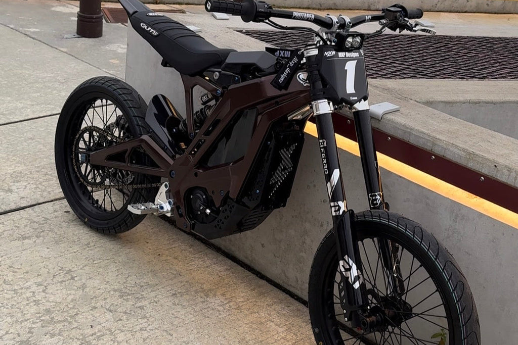 Light bee and Eride 17” Surron super moto wheel set