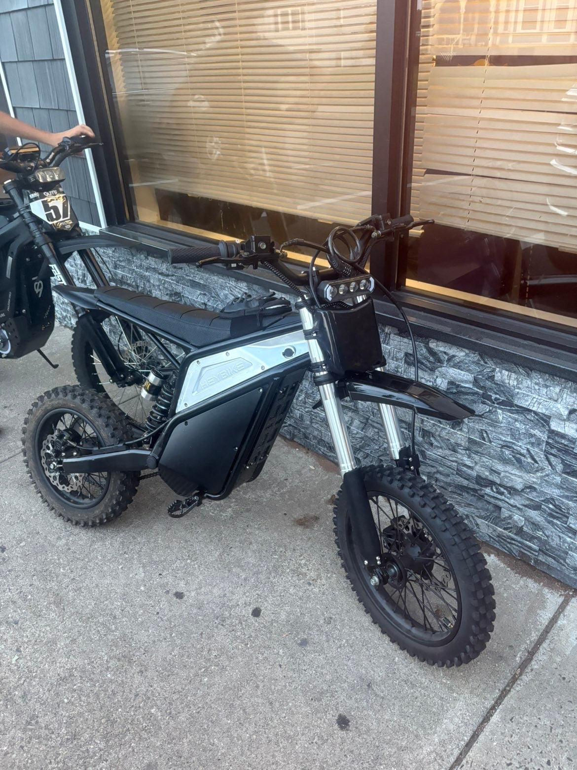 Glossy Motocutz style plate