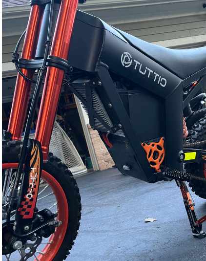 Tuttio motor cover